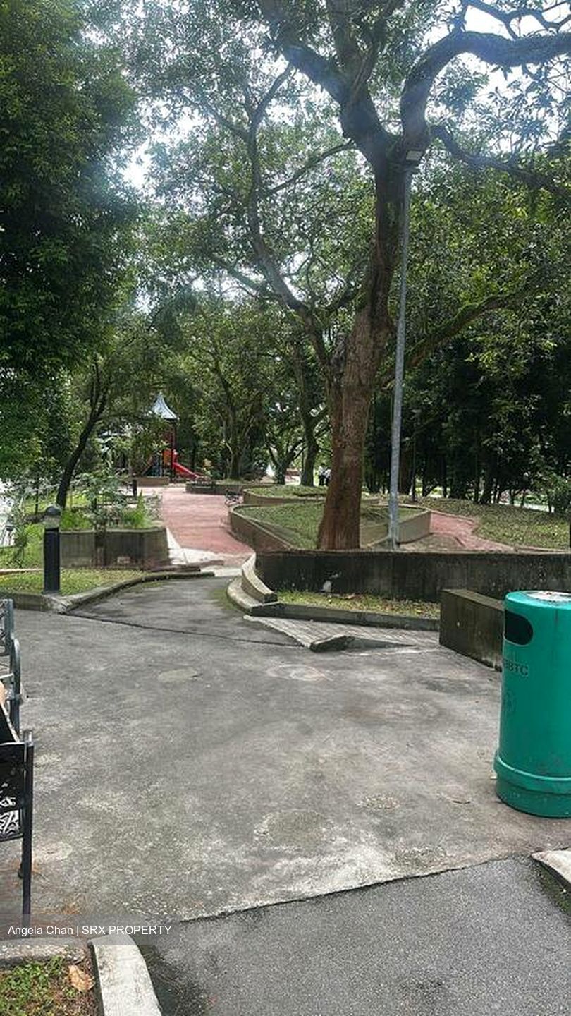 Blk 216 Jurong East Street 21 (Jurong East), HDB Executive #605500191